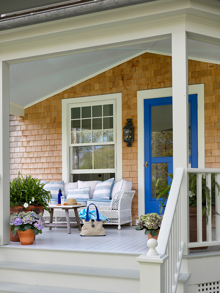 0-1MOLLY-MV-D2-FRONT-PORCH